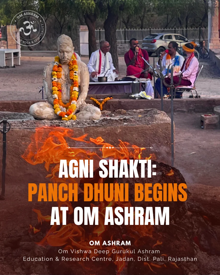 Pujya Mahamandaleshwar Swami Avatar Puri Ji Maharaj sitting amidst the five fires